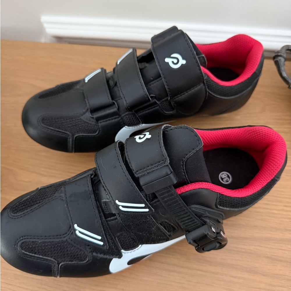 Women’s Peloton Shoes - Picture 3 of 3